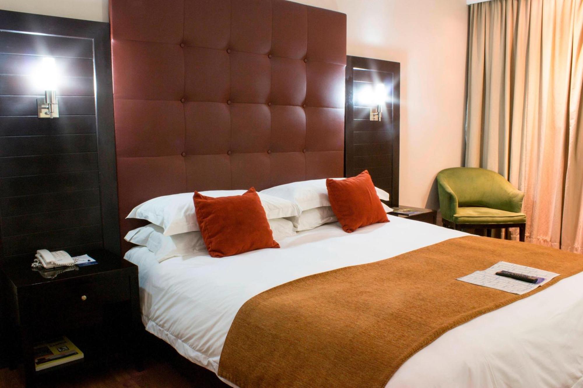 Protea Hotel By Marriott לוסקה מראה חיצוני תמונה