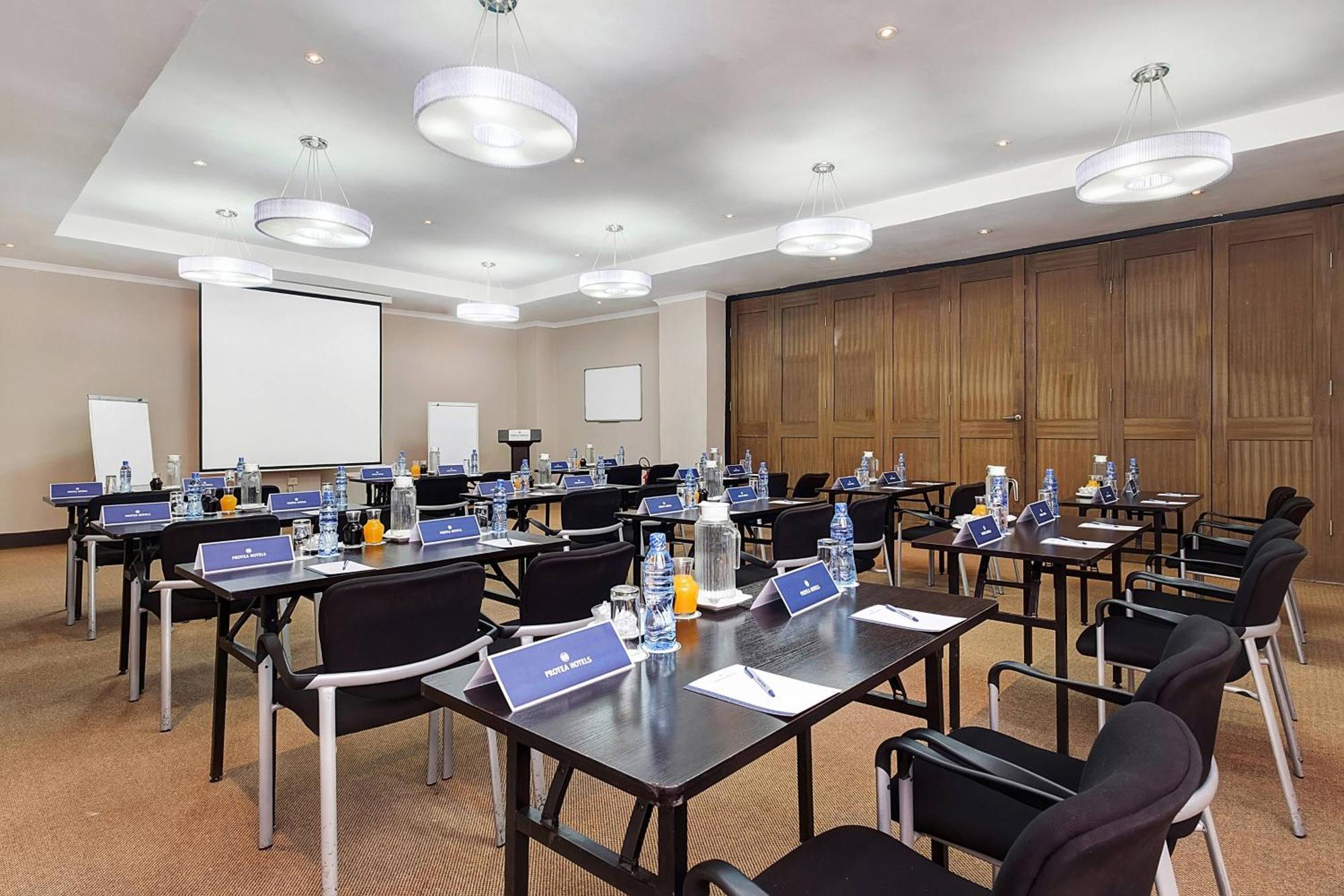 Protea Hotel By Marriott לוסקה מראה חיצוני תמונה