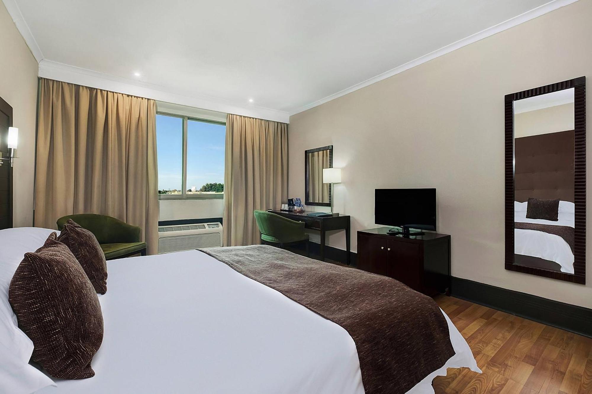 Protea Hotel By Marriott לוסקה מראה חיצוני תמונה
