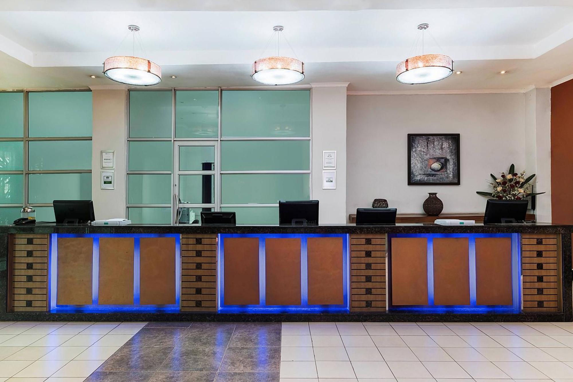 Protea Hotel By Marriott לוסקה מראה חיצוני תמונה
