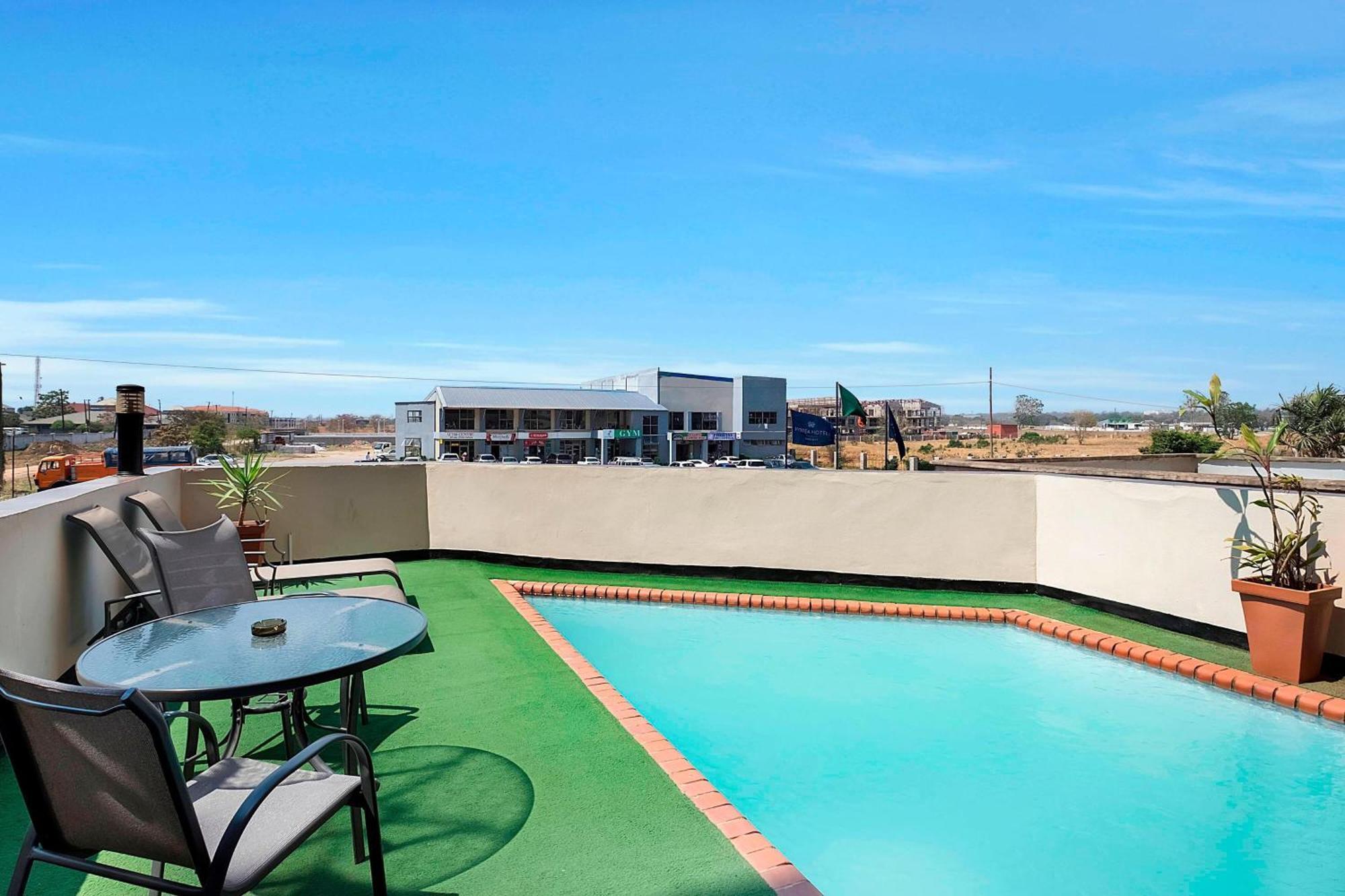 Protea Hotel By Marriott לוסקה מראה חיצוני תמונה