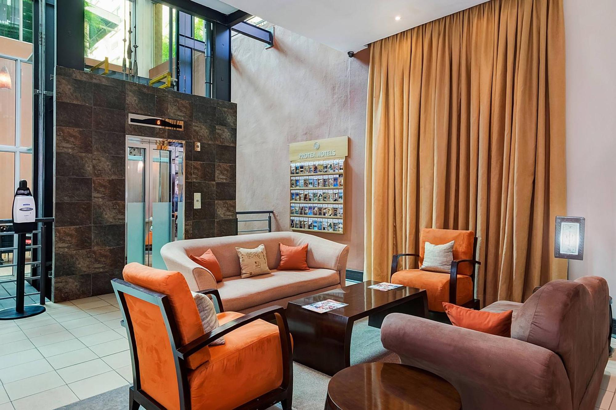 Protea Hotel By Marriott לוסקה מראה חיצוני תמונה