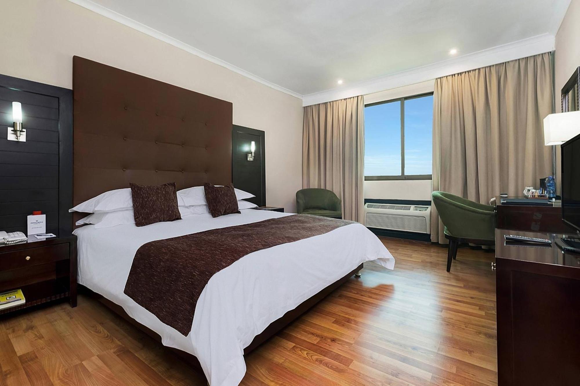 Protea Hotel By Marriott לוסקה מראה חיצוני תמונה