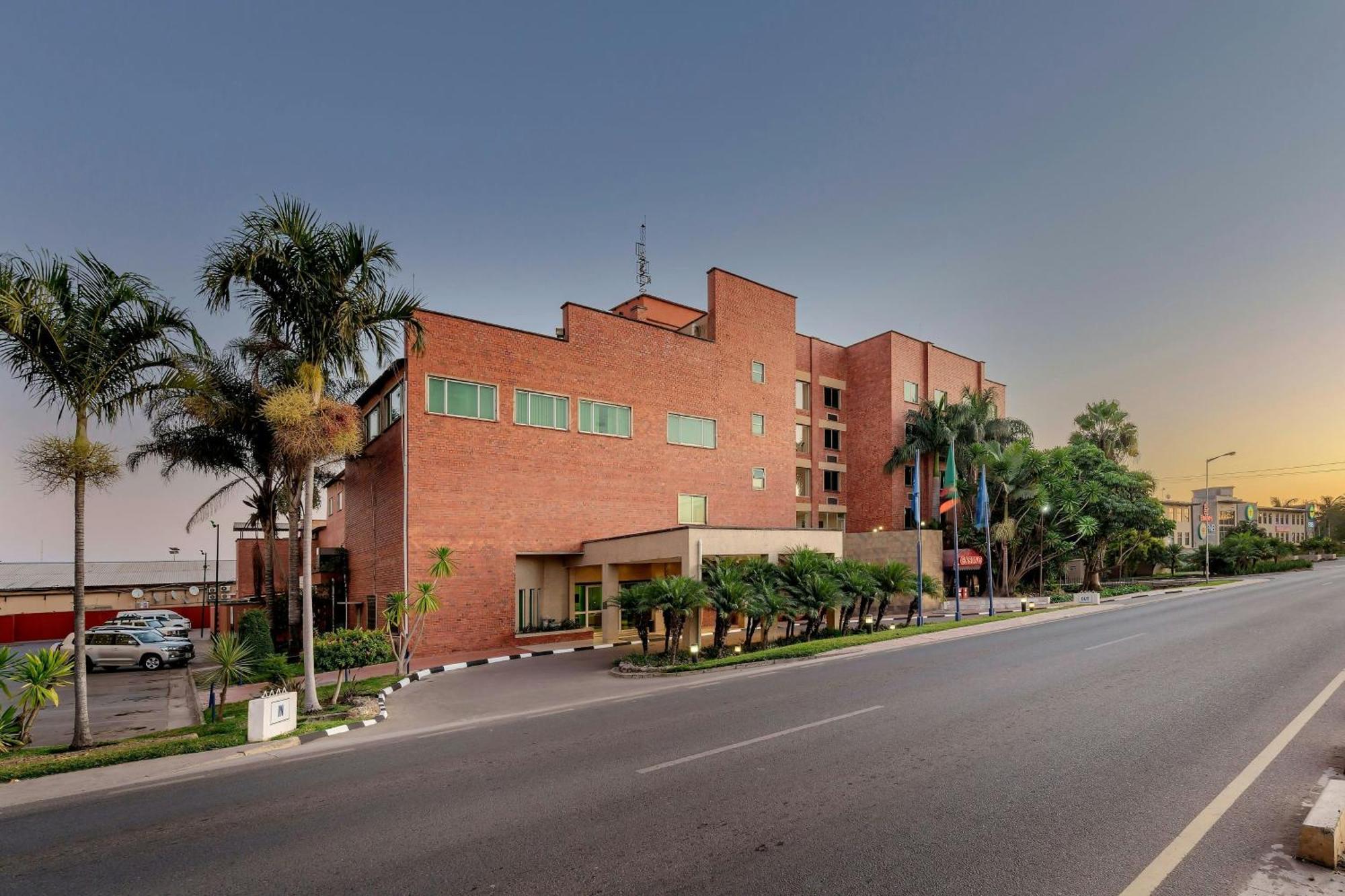 Protea Hotel By Marriott לוסקה מראה חיצוני תמונה