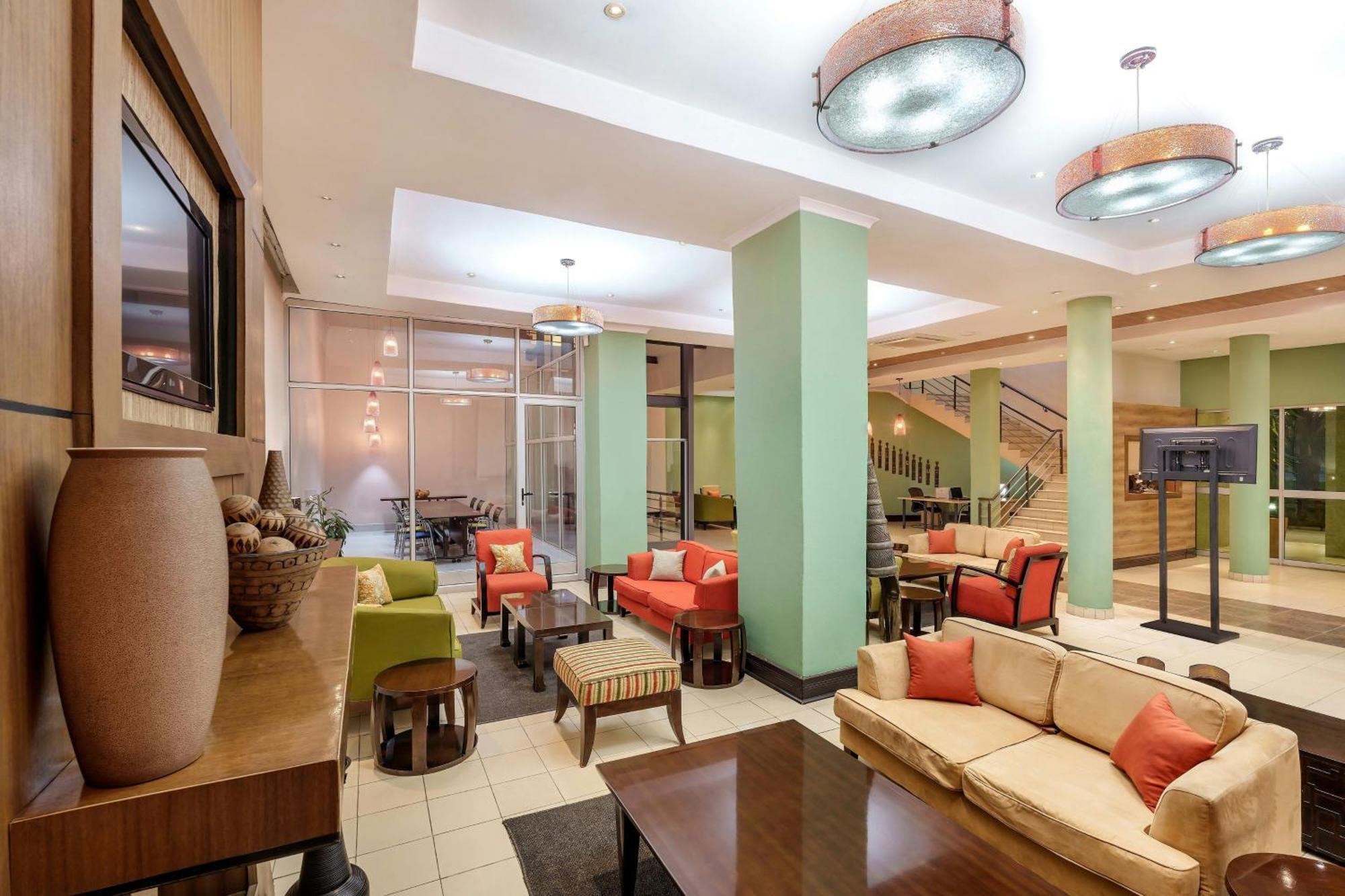 Protea Hotel By Marriott לוסקה מראה חיצוני תמונה